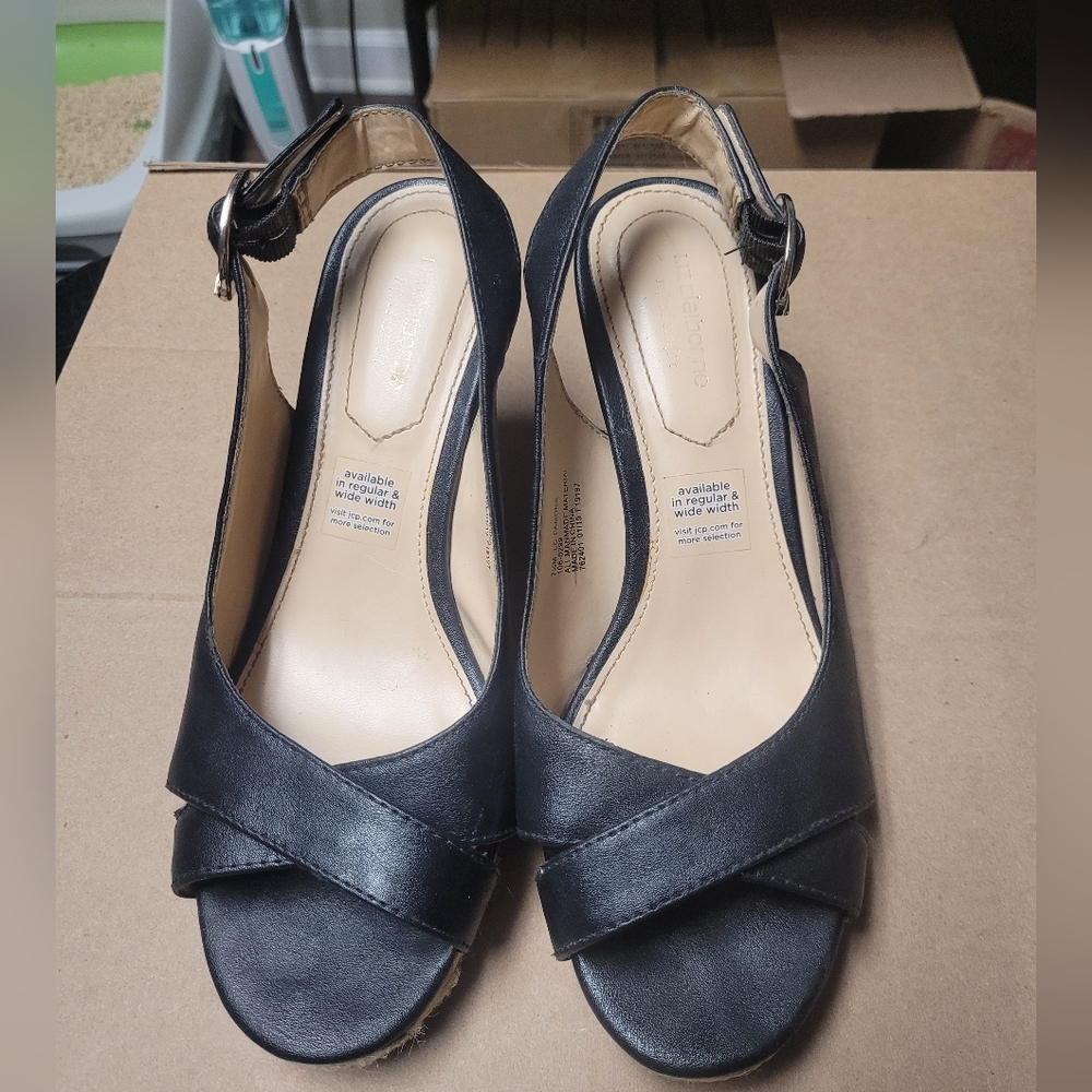 Liz Claiborne 7.5 black strapped wedges